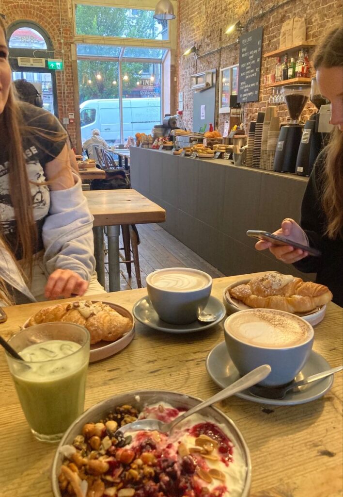 image de nourriture dans un café