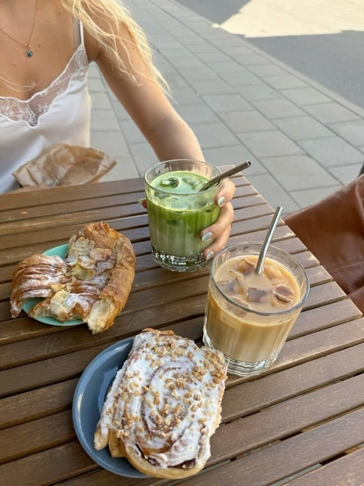 2 boisson et deux pâtisseries